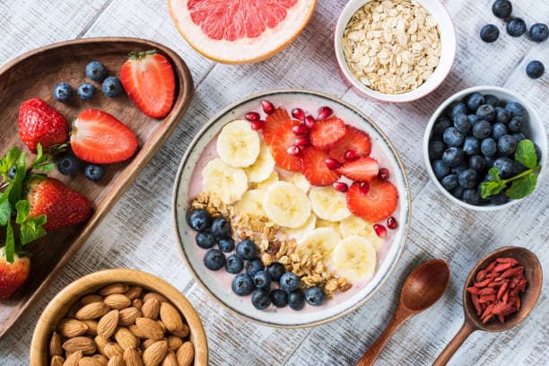 Simple Oats and Fruit Bowl for High Fiber Intake